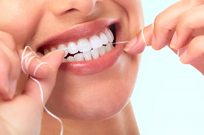 نخ دندان کشیدن چه اهمیتی دارد
