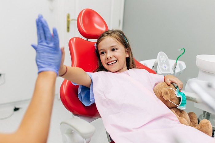 دندانپزشکی اطفال چیست و چگونه انجام میشود
