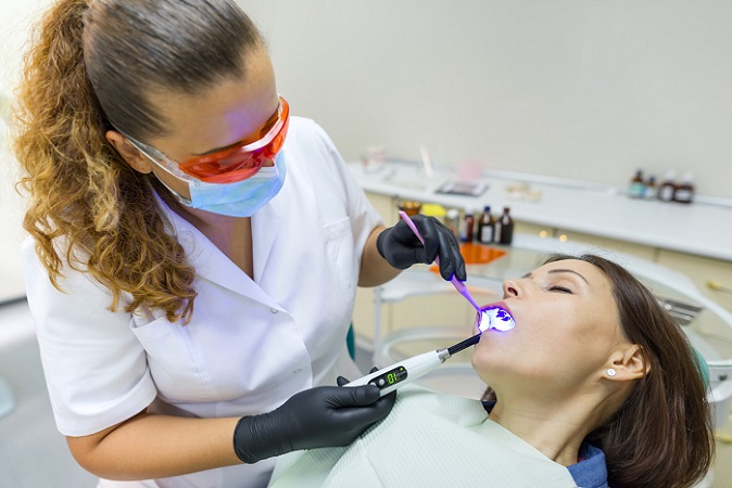 دندانپزشکی با بیهوشی برای چه افرادی مناسب است و چه مزایایی دارد