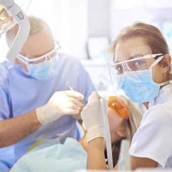 دندانپزشک و متخصص پریودانتیکس چه تفاوتی با هم دارند