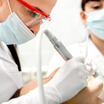 مراحل و روش های اسکیلینگ دندان کدامند